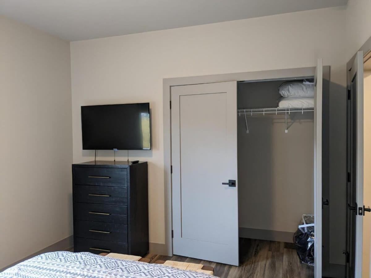Modern Condo 210 Just Blocks From Lake Michigan Traverse City Exterior photo